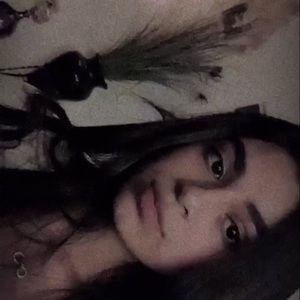 Meet your Posher, Yanira